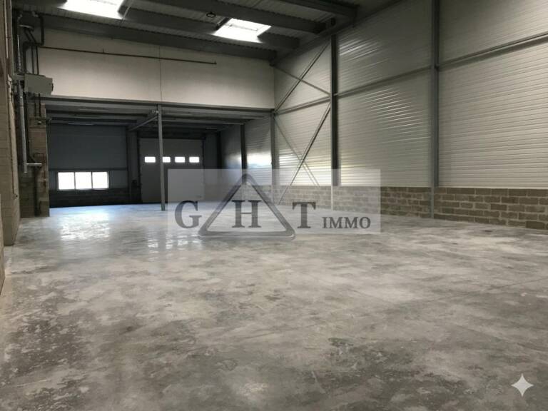 ENTREPOT 450M2 A LOUER BRETIGNY SUR ORGE — photo 1