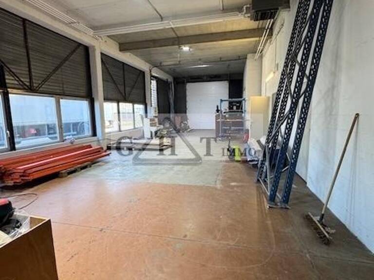 Local d’activité à louer 195m2– Trappes (Yvelines, Île-de-France) — photo 1