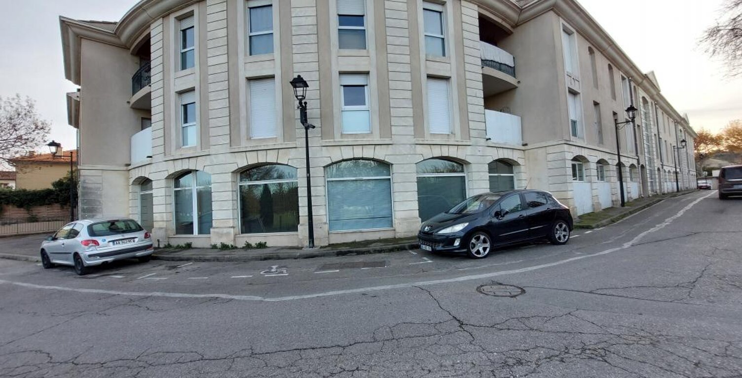 LOCAL PROFESSIONNEL OU COMMERCIAL - VILLENEUVE-LES-AVIGNON - 253 m² — photo 1