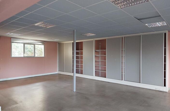 LOCAL PROFESSIONNEL OU COMMERCIAL - VILLENEUVE-LES-AVIGNON - 253 m² — photo 3