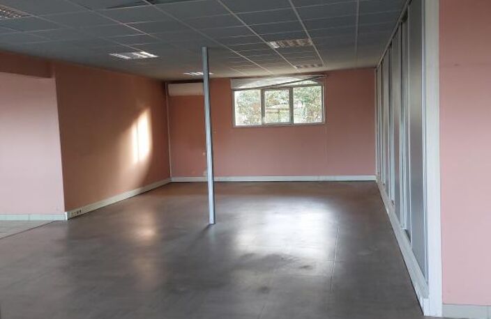 LOCAL PROFESSIONNEL OU COMMERCIAL - VILLENEUVE-LES-AVIGNON - 253 m² — photo 4