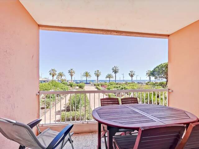 FRÉJUS PLAGE - T2 Vue Mer et Jardin - À Vendre ! — photo du bien