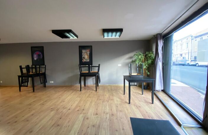 Bien Commercial À Louer — photo 3