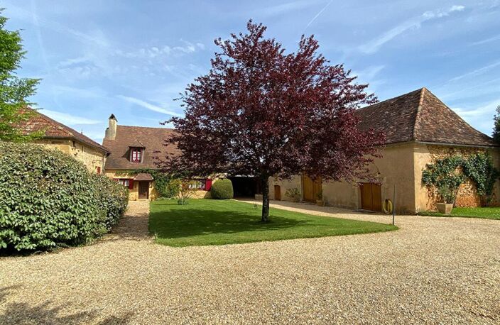 Ensemble périgourdin authentique avec deux gîtes, piscine et 5,3 hectares — photo 3