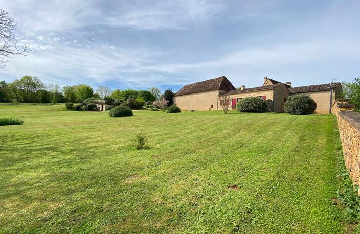 Ensemble périgourdin authentique avec deux gîtes, piscine et 5,3 hectares — photo 5
