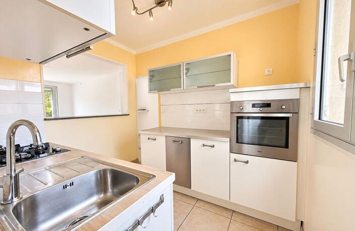 Martigues , App T3/4 de 71m2 ,plein sud , avec deux balcons et parking — photo 4