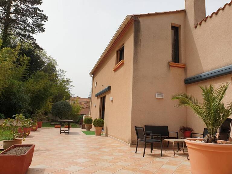 Un ensemble regroupant une maison d'architecte indépendante  avec grand garage, local professionnel et un locatif à Amélie les Bains — photo 1