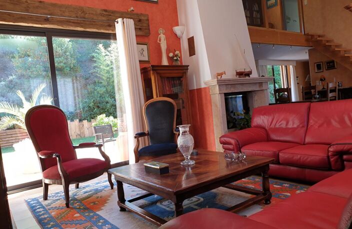 Un ensemble regroupant une maison d'architecte indépendante  avec grand garage, local professionnel et un locatif à Amélie les Bains — photo 2