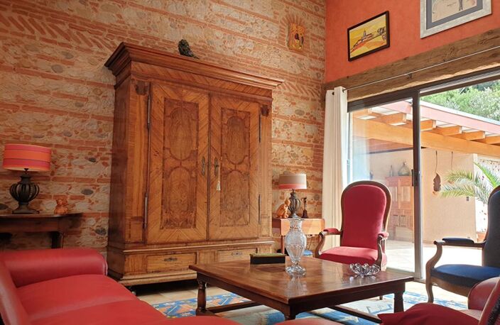 Un ensemble regroupant une maison d'architecte indépendante  avec grand garage, local professionnel et un locatif à Amélie les Bains — photo 4