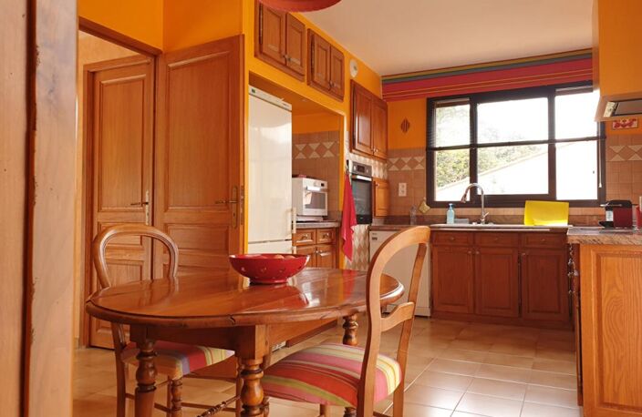 Un ensemble regroupant une maison d'architecte indépendante  avec grand garage, local professionnel et un locatif à Amélie les Bains — photo 5