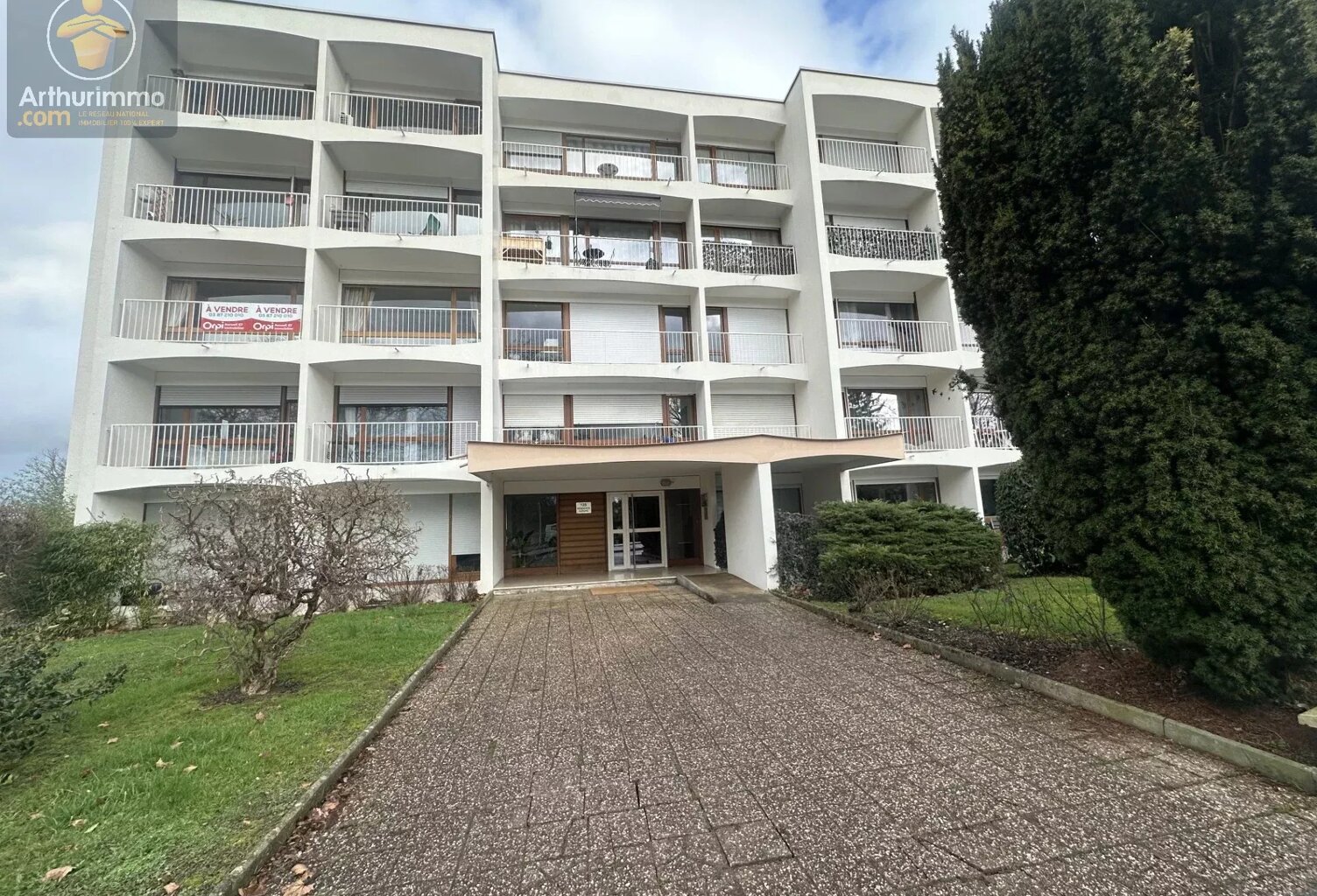 APPARTEMENT F2 AVEC GARAGE ET BALCONS — photo 1