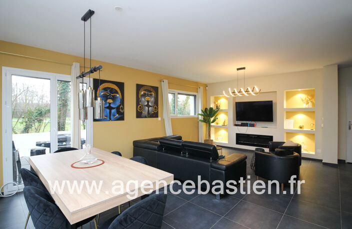 VENTE - VILLA - 6 PIECES - PREGNIN ST GENIS POUILLY - 830.00 — photo 2