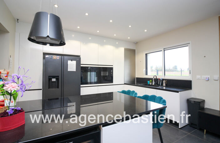 VENTE - VILLA - 6 PIECES - PREGNIN ST GENIS POUILLY - 830.00 — photo 5