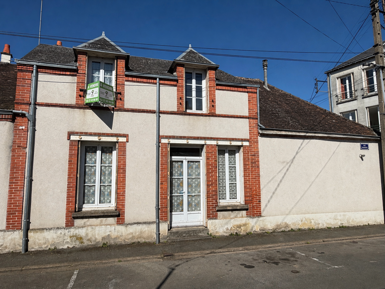 IMMEUBLE DE RAPPORT (Possibilité de louer 2 maisons)   CENTR — photo 1