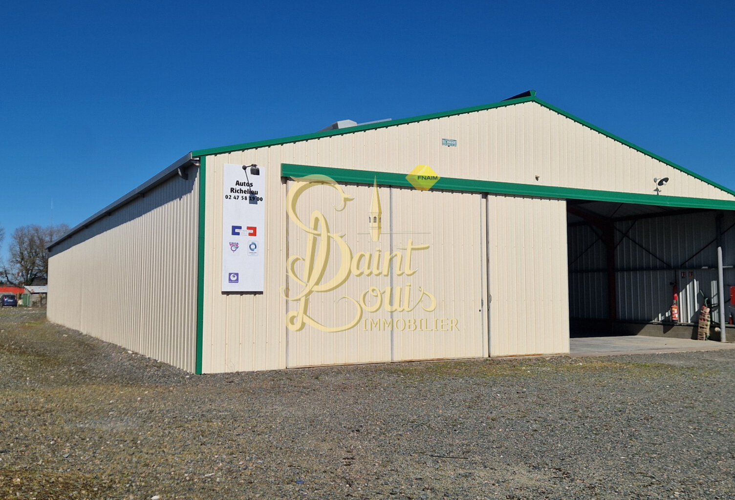 LOCAUX D'ACTIVITES DE 1285 M2 EN ZONE ARTISANALE ET INDUSTRI — photo 1