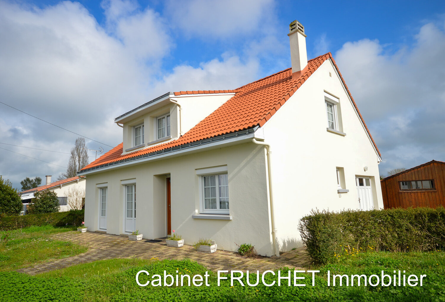 Rare ! CHANTONNAY. Maison 4 chambres. Quartier calme. — photo 1