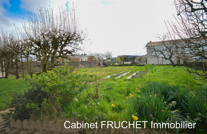 Rare ! CHANTONNAY. Maison 4 chambres. Quartier calme. — photo 2