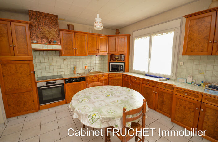 Rare ! CHANTONNAY. Maison 4 chambres. Quartier calme. — photo 3