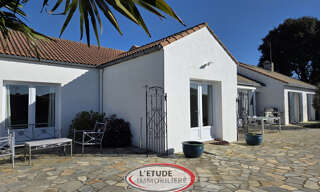 Maison 8 Pièces 222 m² à vendre à Saint-Hilaire-de-Chaléons (44680)