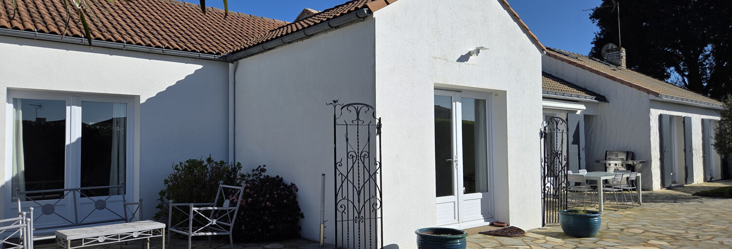 Maison 8 Pièces 222 m² à vendre à Saint-Hilaire-de-Chaléons (44680)
