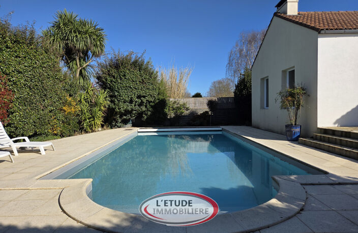 ST HILAIRE DE CHALEONS BOURG : Villa 222 m2 habitables, terr — photo 2