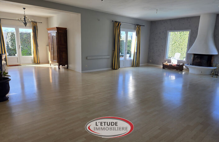 ST HILAIRE DE CHALEONS BOURG : Villa 222 m2 habitables, terr — photo 3
