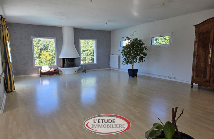 ST HILAIRE DE CHALEONS BOURG : Villa 222 m2 habitables, terr — photo 4