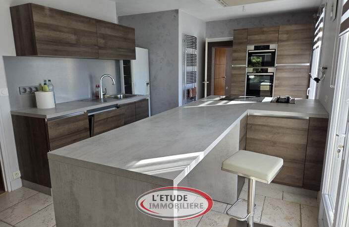 ST HILAIRE DE CHALEONS BOURG : Villa 222 m2 habitables, terr — photo 5