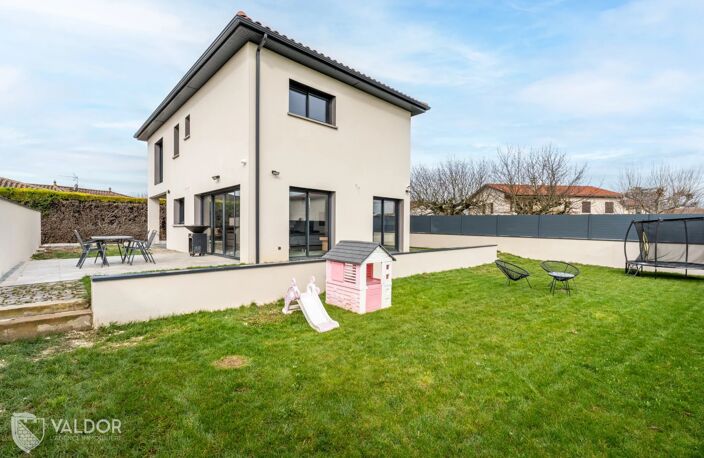 Maison récente de 145 m² avec 4 chambres et bureau, jardin et garage — photo 2