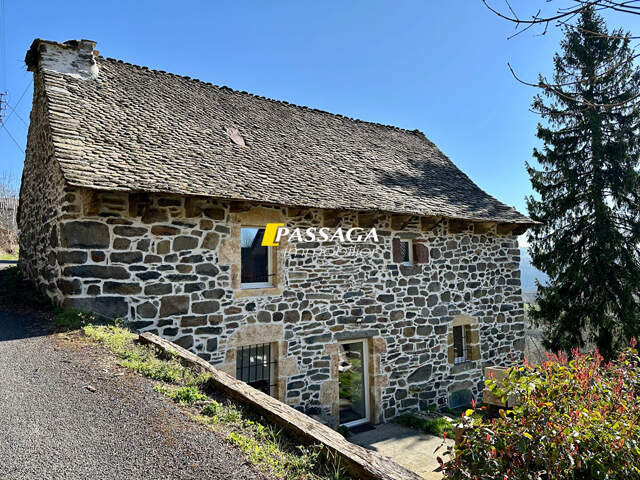 A VENDRE - Maison d'habitation de type 4 avec jardin - PRADES D'AUBRAC — photo du bien