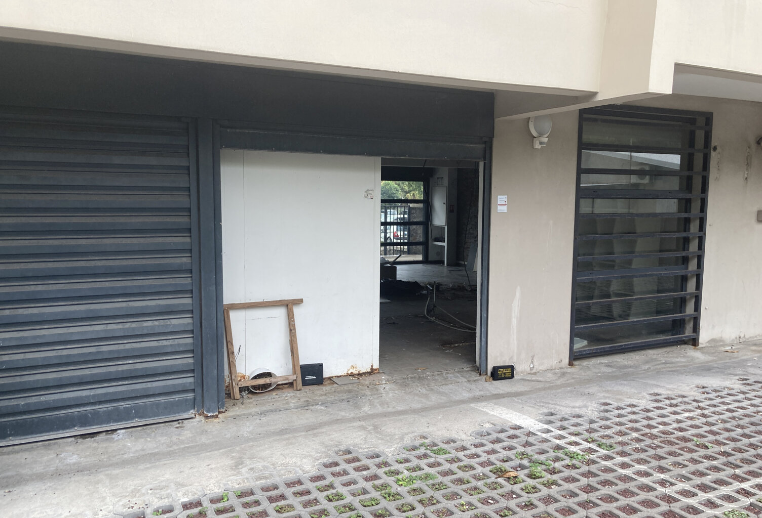 À LOUER LOCAL - SAINT-LEU — photo 1
