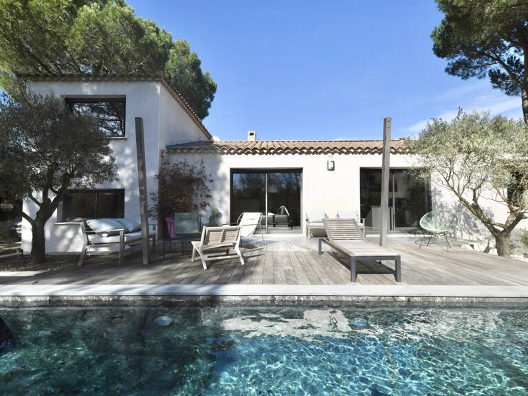 Villa contemporaine avec piscine et jardin arboré — photo 1