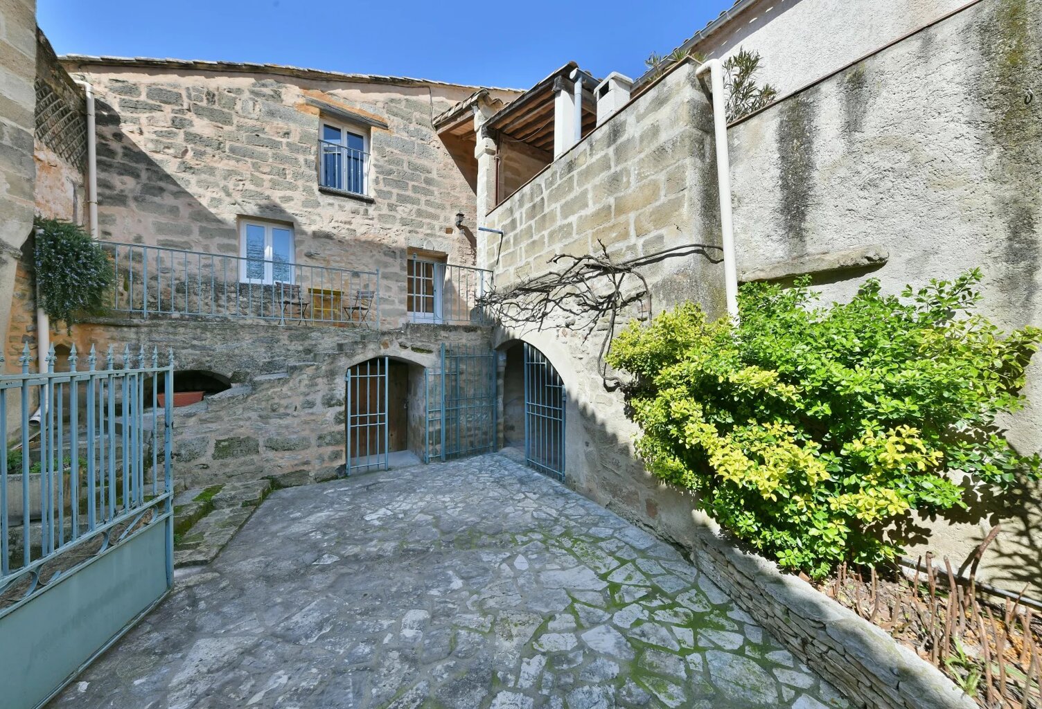 Charmante maison de village avec cour et terrasses — photo 1