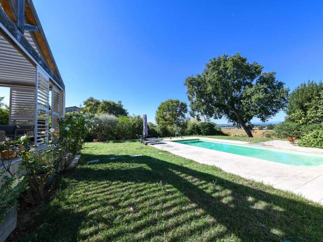 Villa avec jardin, vue dégagée, avec piscine chauffée, à 6km d'U — photo du bien