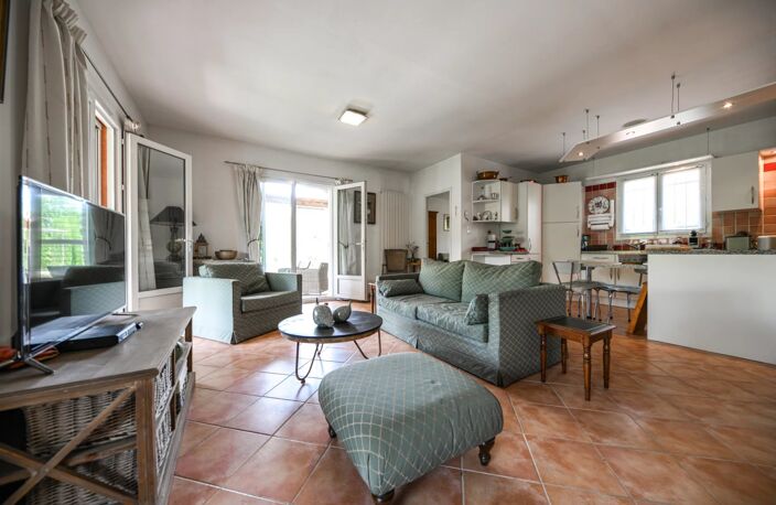 Villa avec jardin, vue dégagée, avec piscine chauffée, à 6km d'U — photo 3