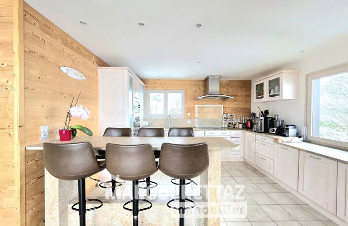 CHALET 240 M² AVEC PISCINE + 2 STUDIOS — photo 5