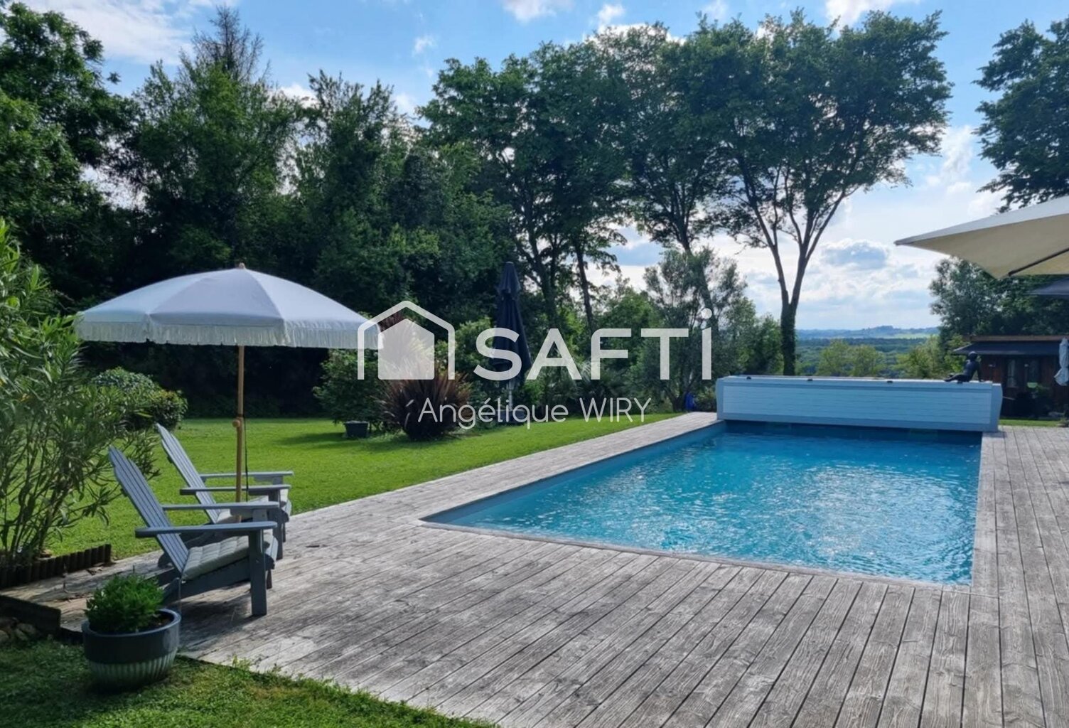 Description de cette maison de 270m² avec piscine — photo 1