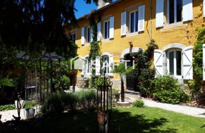 Description de cette maison de 270m² avec piscine — photo 2
