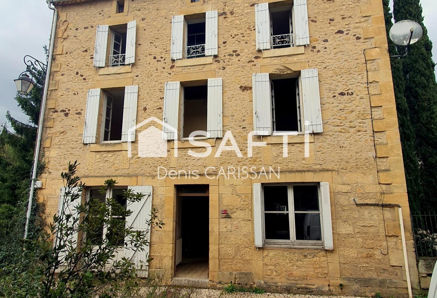 Maison de bourg en pierre, 5 pièces. — photo 1