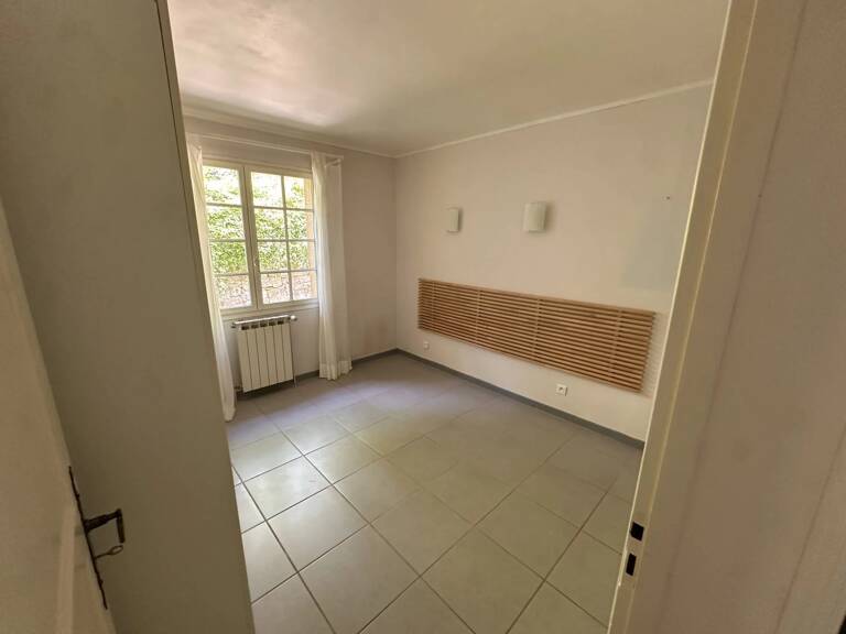 vaste villa 160 m2, 5 chambres vue dégagée sur 1255 m2 clos. — photo 1