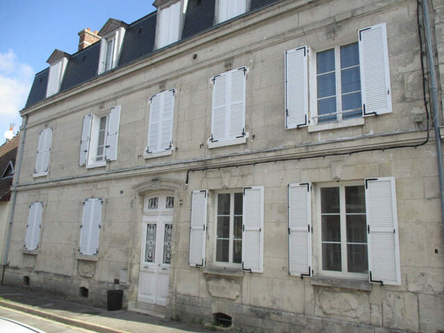 DANS UN BEL IMMEUBLE ANCIEN — photo du bien