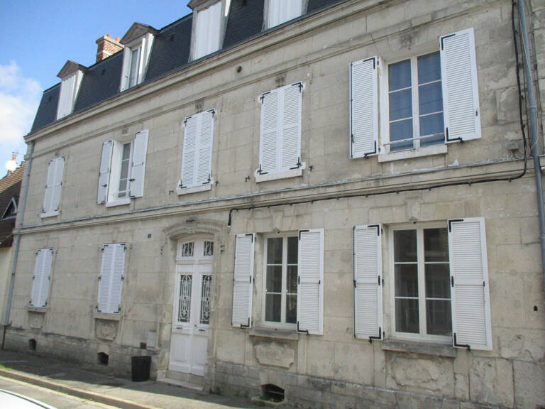 DANS UN BEL IMMEUBLE ANCIEN — photo 1
