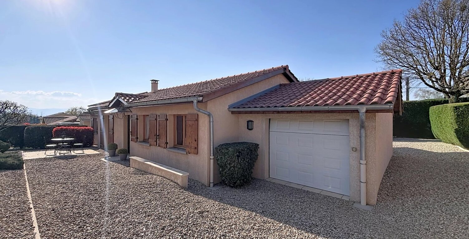 MONTMERLE-SUR-SAÔNE – Maison de plain-pied avec piscine — photo 1