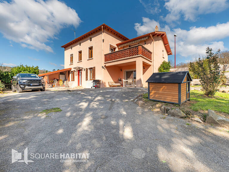 A SAISIR !!! A seulement cinq minutes du futur échangeur A7, charmante maison de 163 m2, entièrement rénovée, avec terrain de 1378m² — photo 1