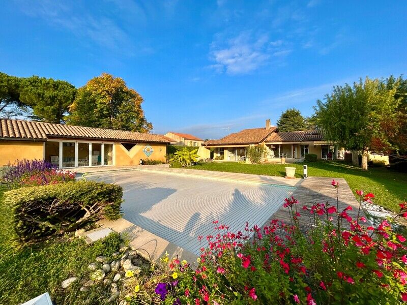 Villa / Maison  T8 à vendre Tournon-sur-Rhône 07300