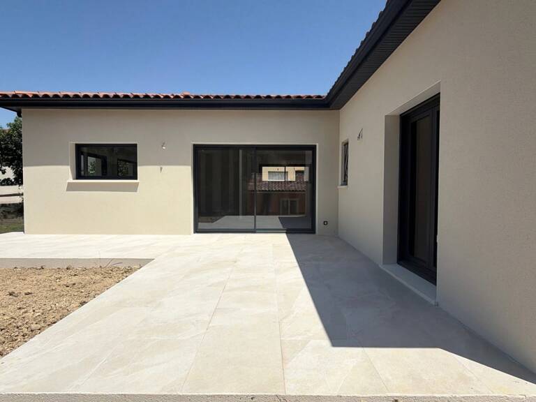Villa — photo 1
