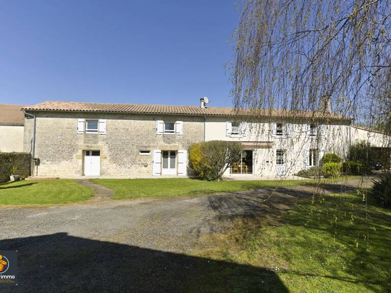 Maison en pierre à Sainte Neomaye — photo 1