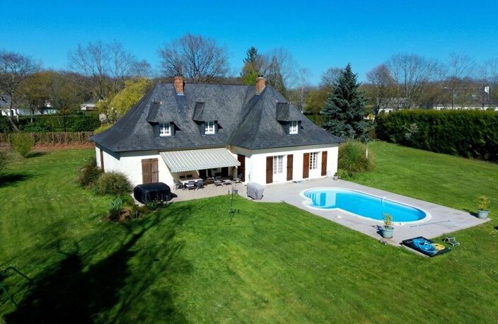 Magnifique Propriété de Caractère - 200 m² Habitables sur 5 283 m² de Terrain avec Piscine — photo 2