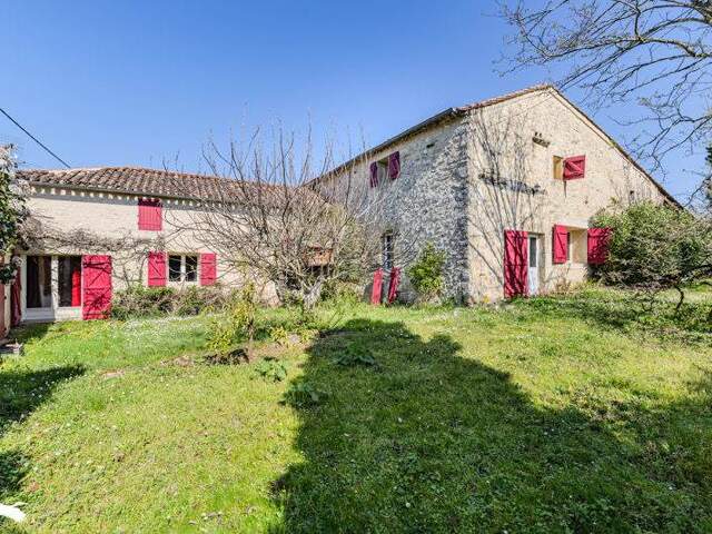 Maison en pierre de 7 pièces principales — photo du bien