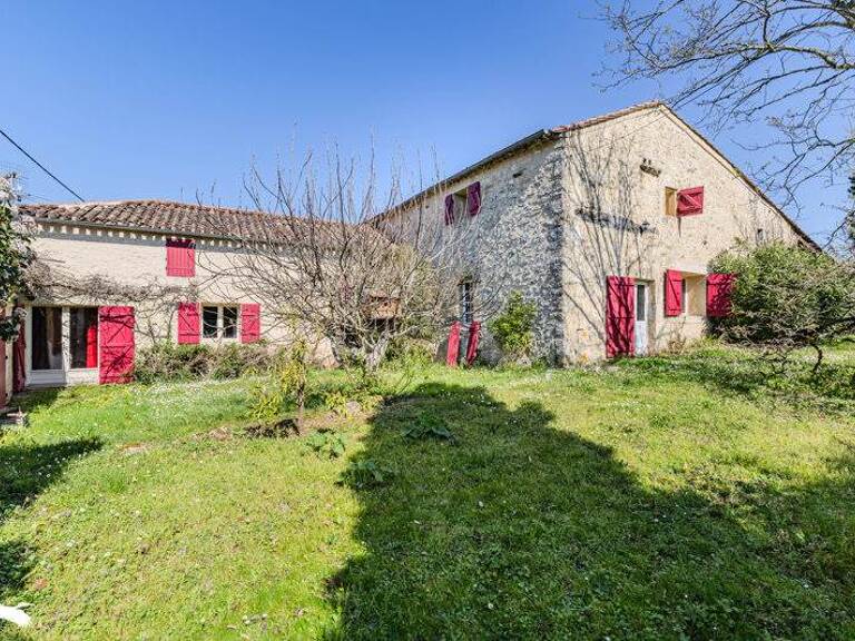 Maison en pierre de 7 pièces principales — photo 1